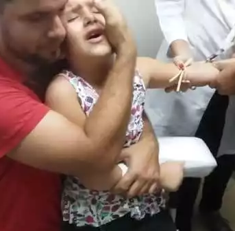 Girl_ Prays_While_Getting_Blood_Drawn.png