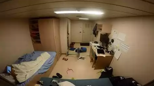 Life_Inside_A_Ship_Cabin.png
